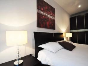 Modern Apartment in Old Street