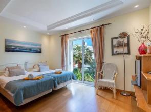 Portim o Villa 650m to Vau Beach by Ideal Homes