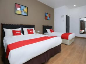 OYO 89915 East Mount Hotel