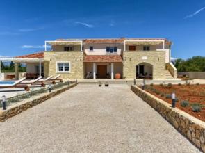 Rustic Villa Perosa With Heated Pool