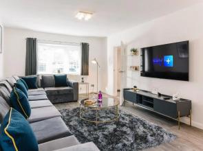 The White House - Grand & Spectacular 5-bed, sleeps 14- Central Solihull, NEC, JLR, HS2, Resorts World, Airport