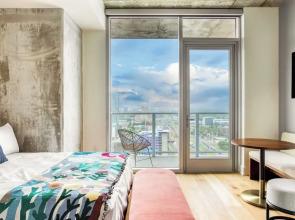 Luxe High Rise Near DT Austin w/ Views Rooftop Pool, Gym, & Luxe Amenities