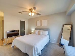 10 Mi to Dtwn Tulsa: Condo w/ Pool Access!