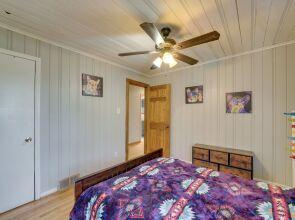 Cozy Lisle Home w/ Fenced Backyard: Pets Welcome!