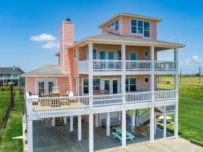 Selah 3 Bedroom Home by RedAwning