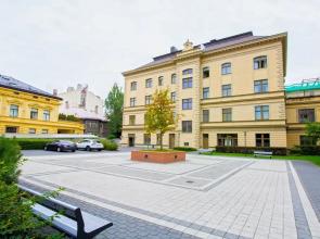 Luxurious apart.with swimming pool