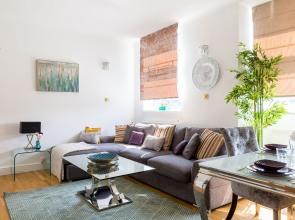 Designer 2-bed 2-bath Behind Selfridges