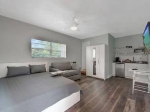 Edgewood Studio in Dania Beach