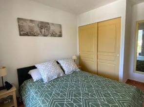 Aux ISSAMBRES Appartement dans résidence avec Piscine