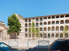 T3 Appartement HYPERCENTRE PROCHE COMMERCE- PARKING - 2 Chambres Wifi Gratuit