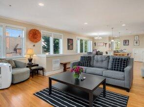 Seattle Vacation Home: Out of Africa