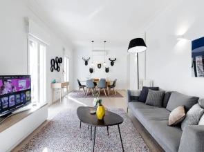 Príncipe de Vergara Apartment II by FlatSweetHome