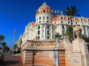 Nestor&Jeeves - STUDIO ROYAL LUXEMBOURG - Central - Swimming pool on roof