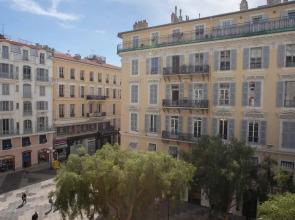 Le Magenta in Nice With 1 Bedrooms and 1 Bathrooms
