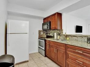 Beachfront Studio Hollywood Boardwalk Parking