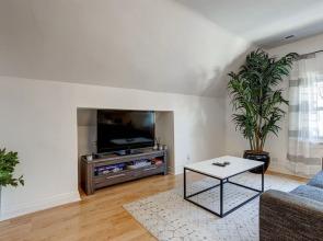 Chic Penthouse in Perfect Wrigleyville Location by AllSet Turnover