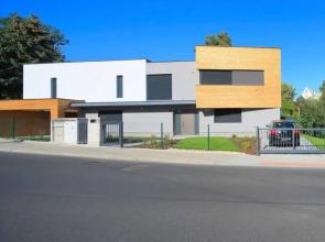 Suite with back garden