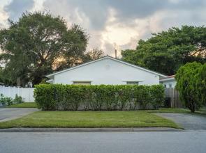 'the Peacock Bungalow' Near Fort Lauderdale Beach!