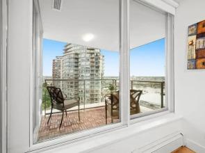 Water View Condo in Downtown Vancouver (2BR/2Bath)