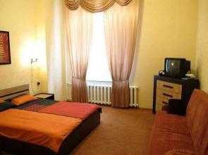 KyivHome Mikhailovskiy pereulok 9a on Independence Square