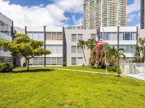 Artrageous on the river By RocketStay