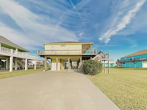 Spacious Gulf-side - Steps To Beach 4 Bedroom Home