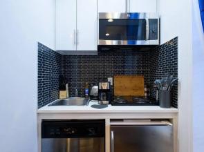 69-4b Modern Lower East Side 1BR Prime Location