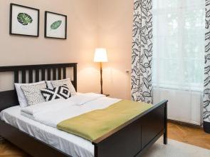 WAWELOVE spacious 3 bedroom apt 1 min to Main Sq!