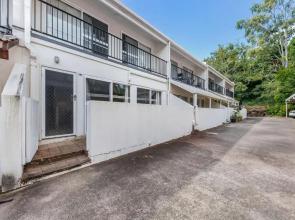 Erromango escape wifi pool