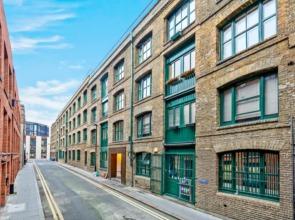 Mod-minimalist Flat w Balcony Sleeps 4 Shoreditch