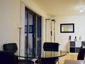 Modern 1 Bedroom Flat in Shadwell With Balcony