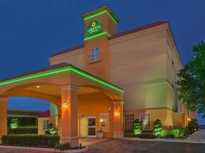 La Quinta Inn & Suites By Wyndham Tulsa Central
