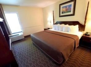 Grand Mackinaw Beachfront and Waterpark