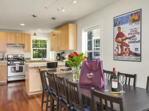 Seattle Vacation Home: Graceland