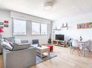 Calm and Luminous Apartment Place de la Victoire