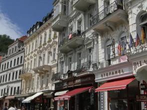 Boutique Apartment Owned by Emperor Peter The Great With 2 Balconies & Jacuzzi