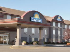 Days Inn & Suites by Wyndham Thunder Bay