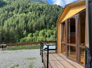 Dom s Vidom na Les i Gory Guest House