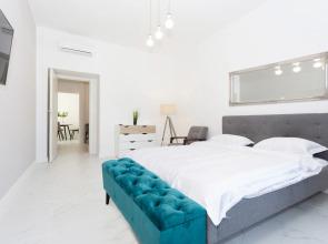 Stilnye apartamenty s dvumya spalnyami v tsentre Apartments