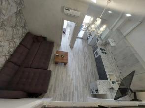 Uyutnaya Dvukhetazhnaya Na Antichnom Flat