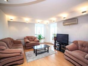 Chetyrekhkomnatnaya S Panoramnym Vidom Flat