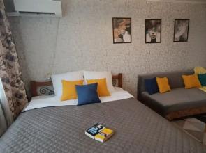 V Tsentre Ryadom S Parkom Gagarina Flat