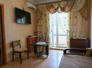 Naprotiv Sakropolya Flat