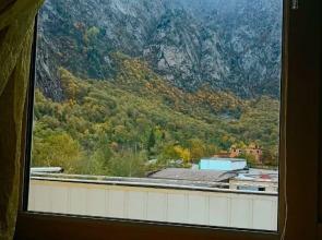 Uyutnaya S vidom Na Gory Flat