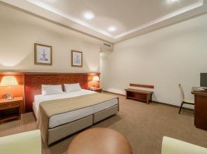 Alarus Luxe Hotel & Restaurant Hotel