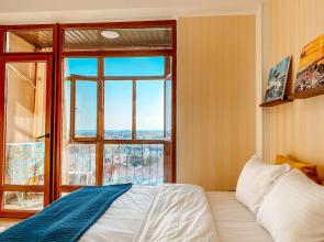 U Morya S Basseynom Flat 1