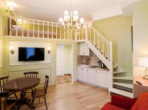 Repin u Russkogo Muzeya v Dome Khudozhnikov BookingSPB Flat