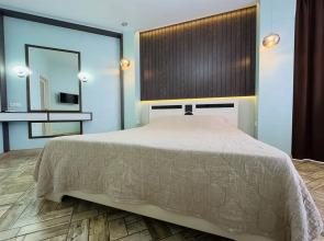 U Morya s Bolshoy Terrasoy i Vidom na Rassvet Apartments