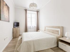 S Dvumya Spalnyami I Gostinoy Na Prospekte Nezavisimosti Apartments