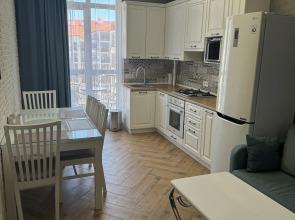 Stilnaya Yevrodvushka S Balkonom Apartments